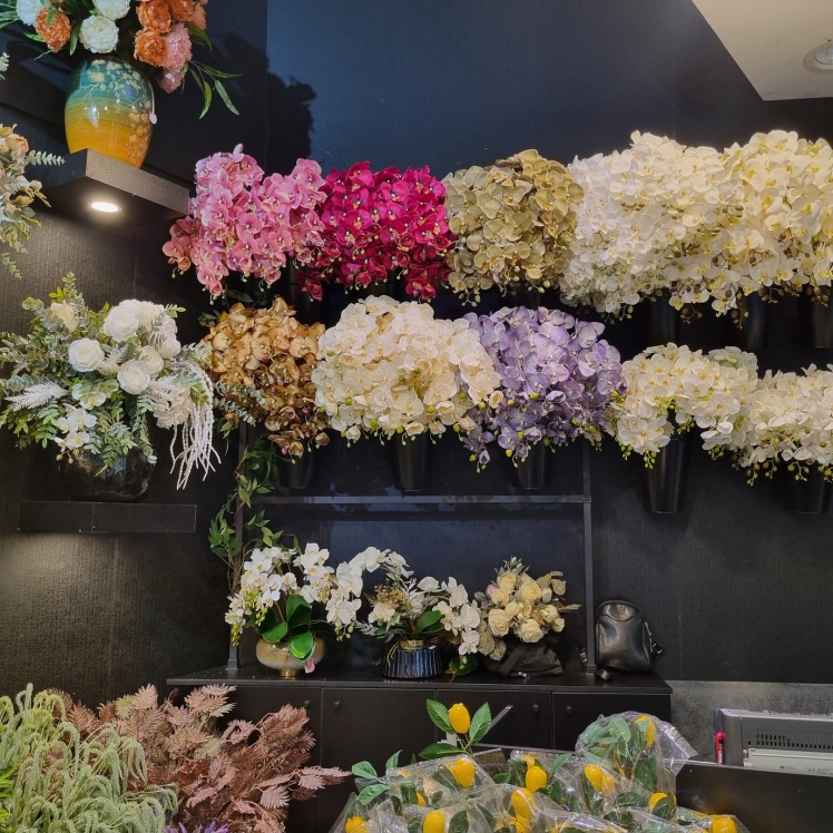 واژه floristry در فارسی به معنی گلآرایی یا هنر طراحی گل است.